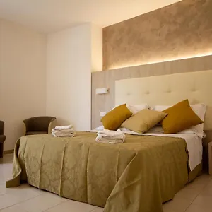 Falcon Hotel